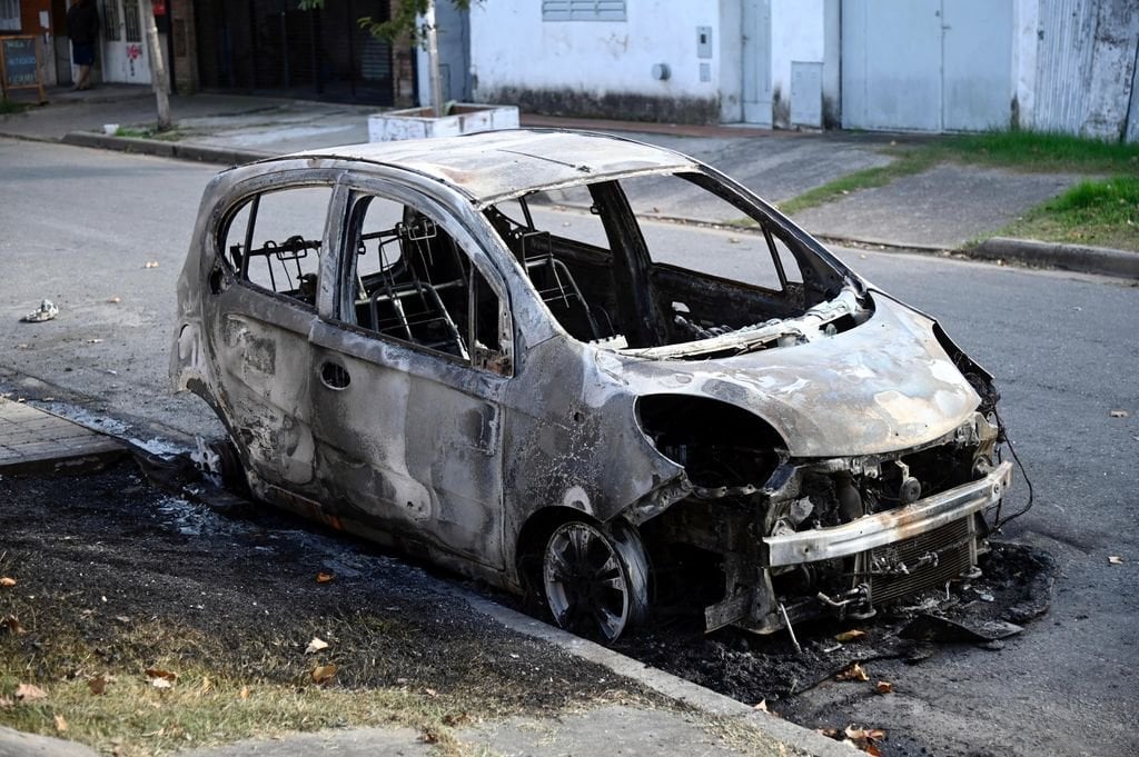 Incendiaron más de una docena de autos durante la madrugada Intimidación en Rosario