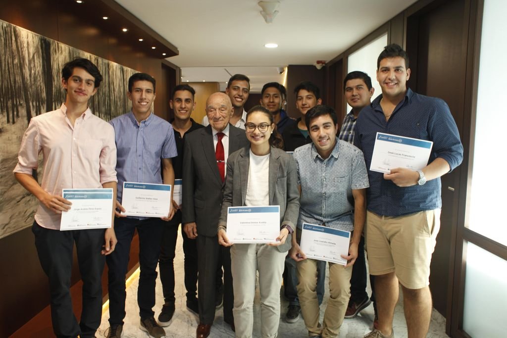 Los equipos finalistas del concurso Innova Futuro se capacitaron en Buenos Aires