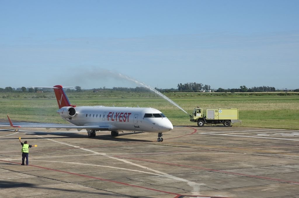 Las aeronaves de Flyest son Bombardier CRJ 200, con capacidad para 50 pasajeros. Foto:Gentileza.