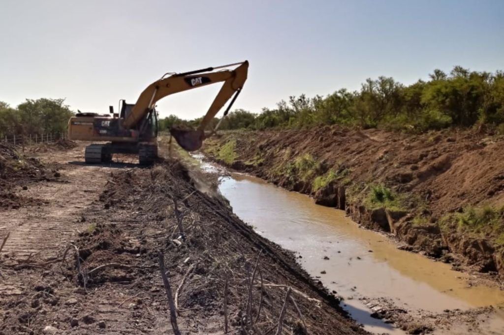 Trabajos para prevenir inundaciones en La Chispa