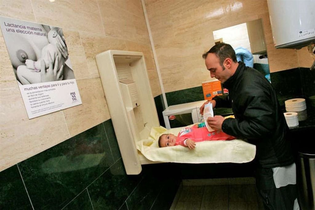 En Rosario habr cambiadores de beb en baos de hombres y mujeres
