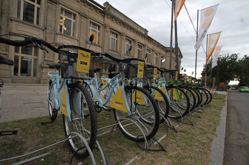 Las bicicletas públicas de Santa Fe, frente a la Estación Belgrano en 2016 Foto:Archivo El Litoral / Mauricio Garín
