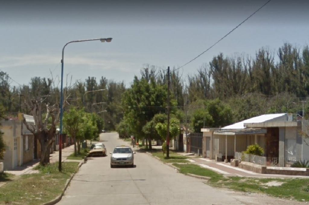 El crimen ocurrió en inmediaciones de Lugones y Dorrego, a poco menos de 100 metros de la ruta nacional 11. Foto:Google Street View.