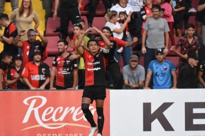 Apriete de la barra brava de Colón: el Pulga Rodríguez dejará el club en diciembre