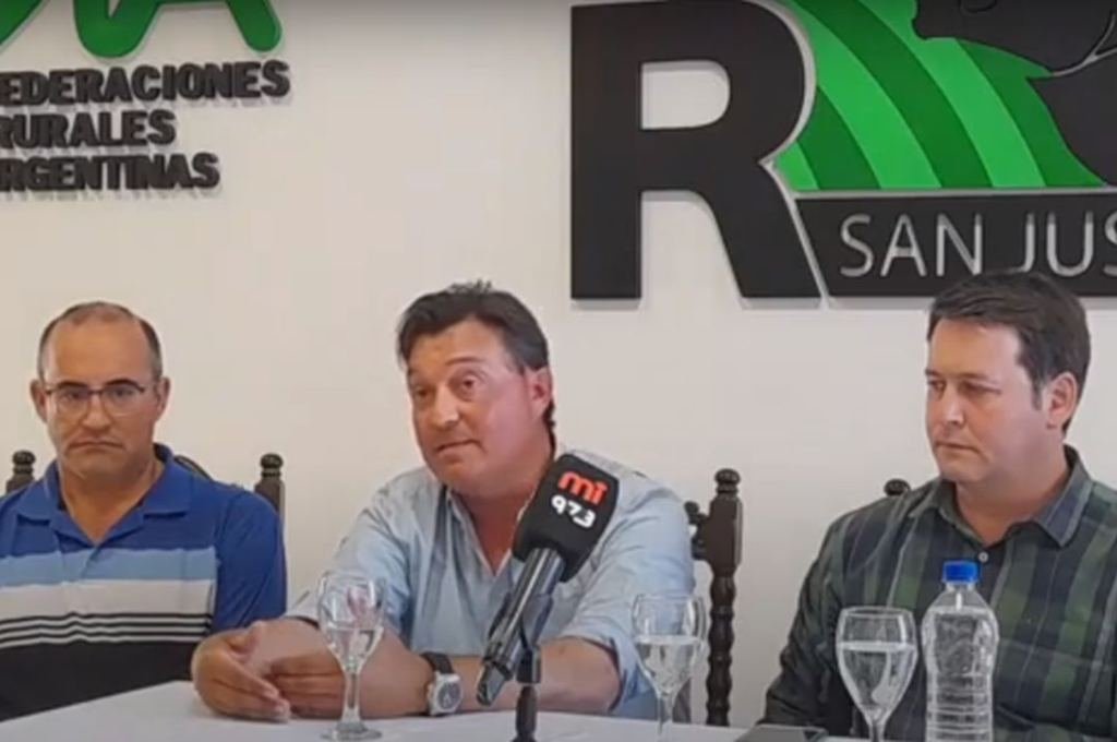 La Sociedad Rural de San Justo fue sede de una conferencia de prensa en la que González Kees (centro) relató lo sucedido. Foto:Gentileza.