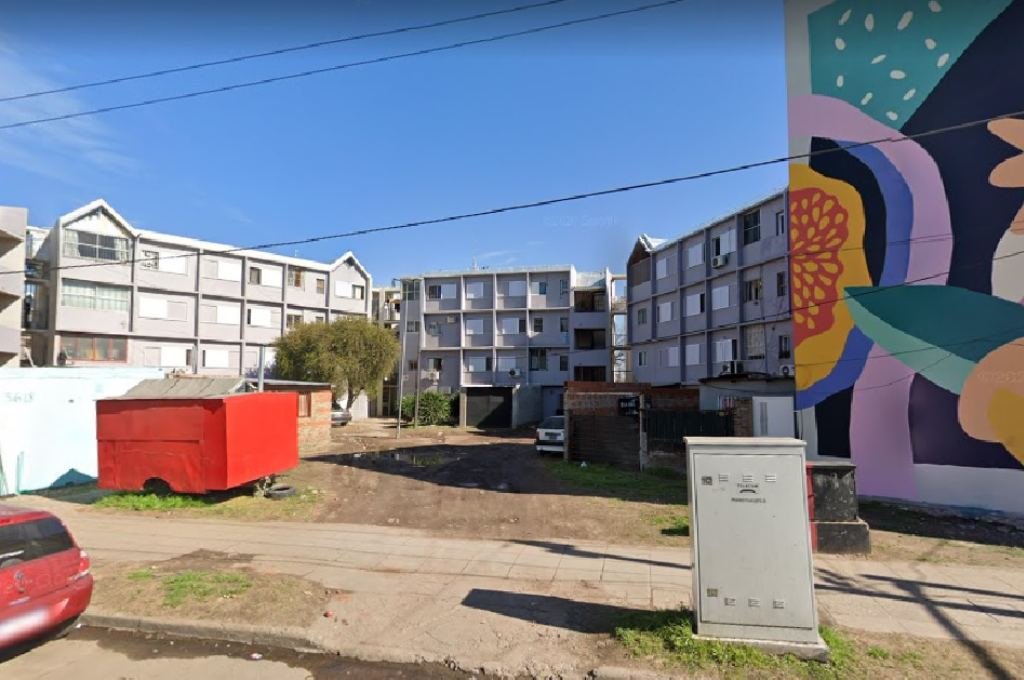 El crimen se produjo en el Fonavi de la zona de Rouillón y Segui. Foto:Google Street View.