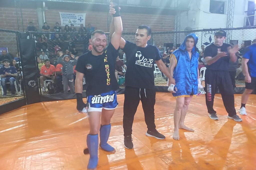El paranaense David Roque es el nuevo campeón entrerriano de kickboxing. 