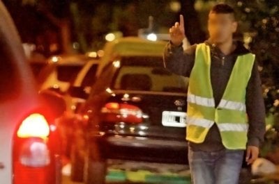 "Trapitos", la grieta: pidieron hasta $ 1.000 por coche y se reabrió la polémica en Rosario