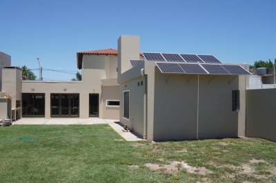 Convivencias sustentables: cuatro familias santafesinas compartirán un techo para generar energía renovable