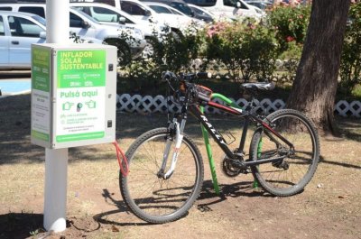Innovadores: en Venado Tuerto presentaron un inflador solar de bicicletas