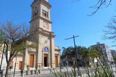 Insólito: una persona ingresó en muletas a una iglesia en Rufino y se llevó distintos objetos
