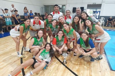 Las chicas del U15 de Entre Ríos en el podio en el Argentino