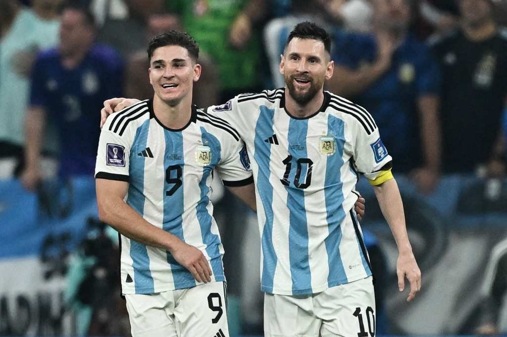 Julián Alvarez y Lionel Messi fueron los goleadores del partido. Foto:Reuters.