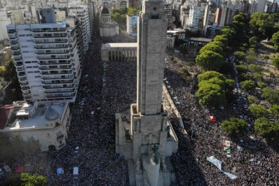 Rosario: el título de Argentina se celebró con euforia multitudinaria