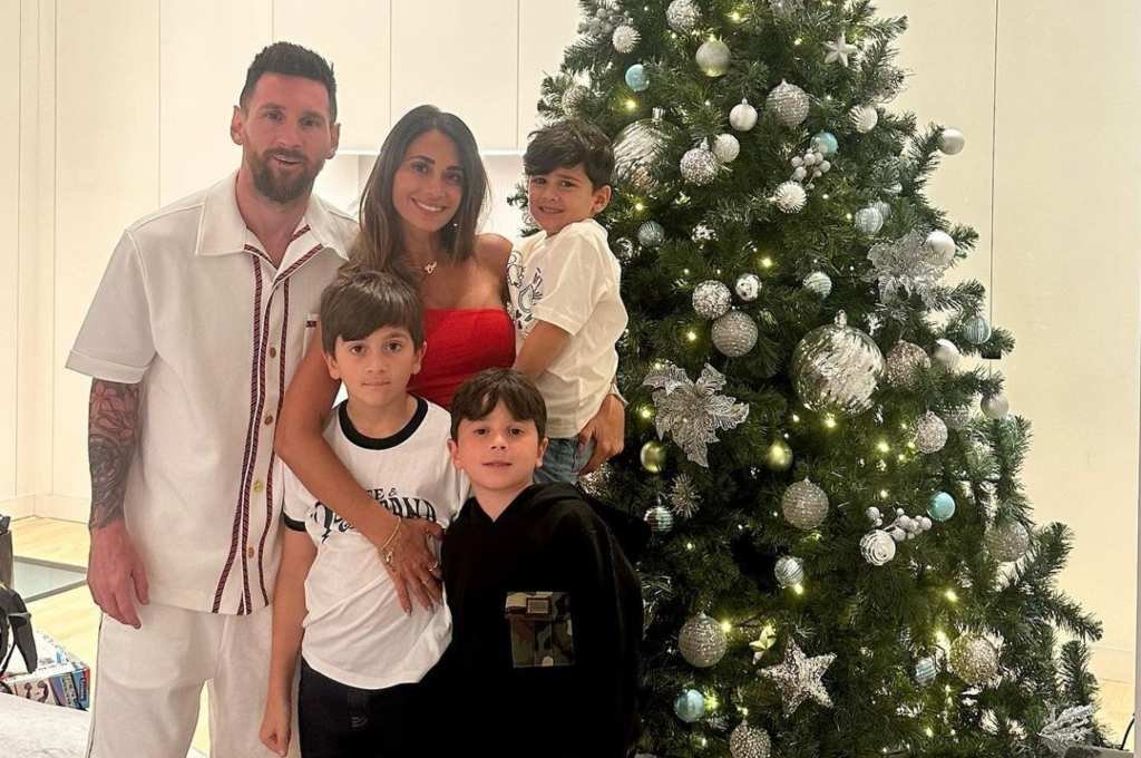 El jugador del PSG celebró la Navidad en Funes. Foto:Instagram.