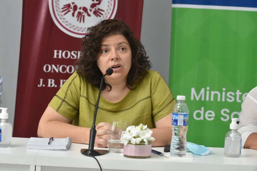 La ministra de Salud de la Nación, Carla Vizzotti, visitó el Hospital Oncológico Iturraspe. Foto:Guillermo Di Salvatore.