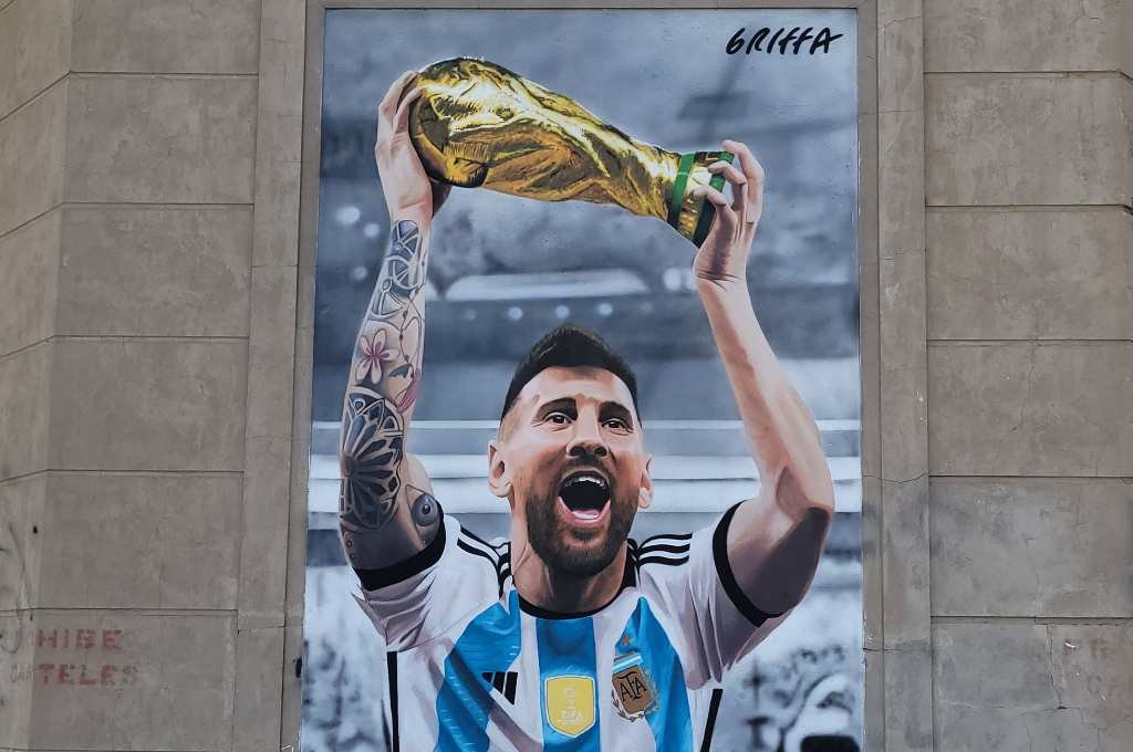 El mural de Messi fue inaugurado en una esquina del macrocentro de esa localidad. Foto:Gentileza.