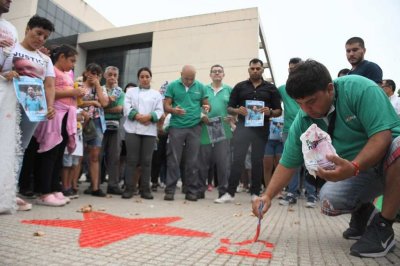 Rosario: manifestación en reclamo de justicia por el homicidio de Esteban Fernández Cuna de la violencia