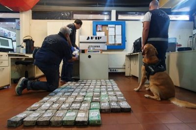 Intentaron cruzar a Uruguay con 87 kilos de droga ocultos en un camión