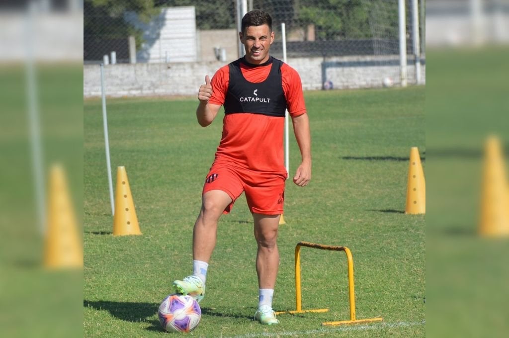 Gastón Novero quiere hacer historia en lo que significa, hasta ahora, el gran paso en su carrera como futbolista, el llegar a Patronato. Foto:Prensa Patronato