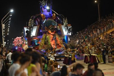 Con localidades agotadas, se realizó la sexta noche de carnaval