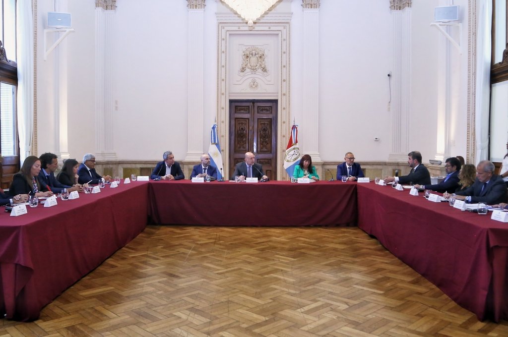 El gobernador encabezó en Rosario una reunión de trabajo con funcionarios judiciales federales y provinciales. Foto:Gobierno de la Provincia
