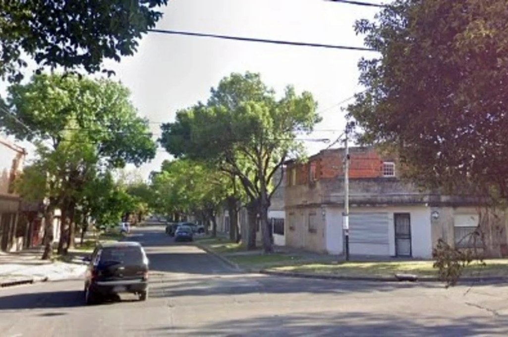 El crimen ocurrió alrededor de las 20 en la esquina de Montevideo y Garzón. Foto:Google Street View