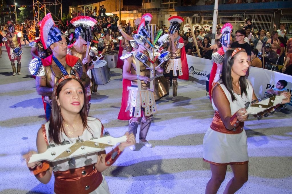 La edición 2023 del Carnaval de Paraná se realizó en un tramo de calle Gobernador Maciá. Foto:Prensa Municipalidad de Paraná