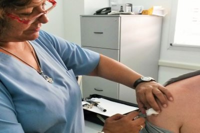 El Centro de Salud Baggio instrumenta la vacunación antigripal