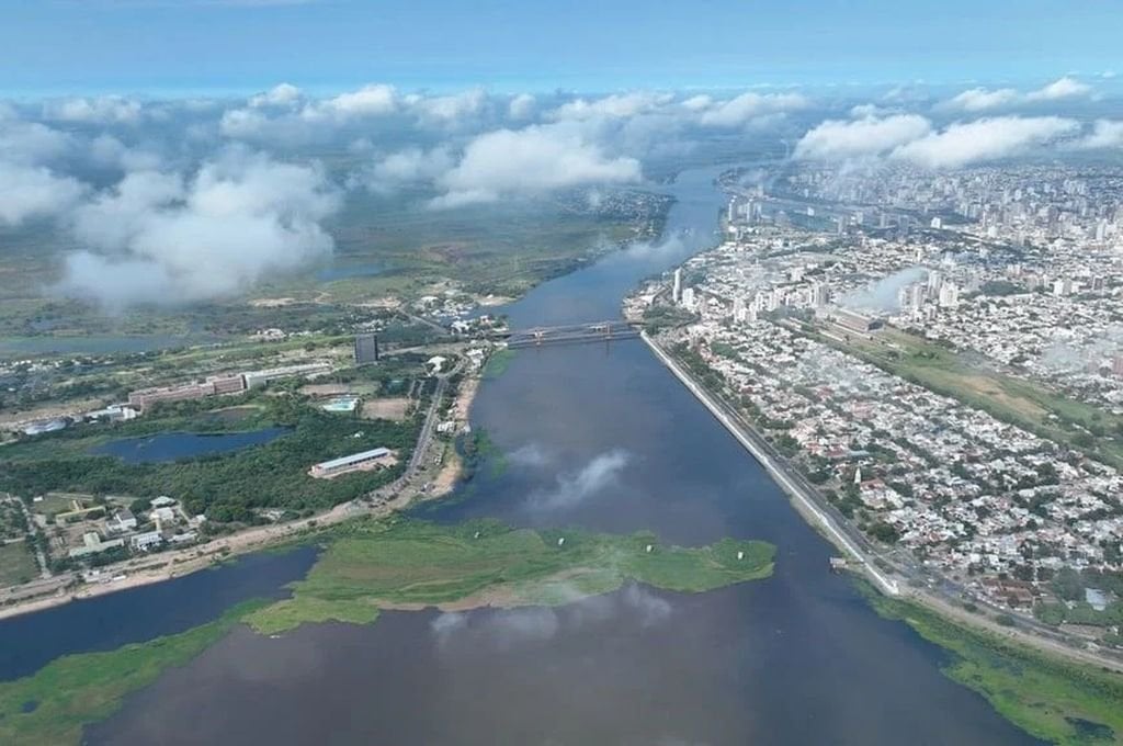 Según el último informe del Instituto Nacional del Agua (INA) emitido este viernes, el río Paraná en la capital santafesina se mantendrá con una altura similar a la actual, y se prevé que para finales de marzo alcance los 3,84 mts. Foto:Mirador