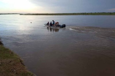 Desesperada búsqueda de un joven desaparecido en el río Coronda Oriundo de Las Tunas