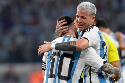 Argentina ganó con un contundente 7-0 ante Curazao en el Madre de Ciudades Lionel Messi marcó tres goles y Di María, uno