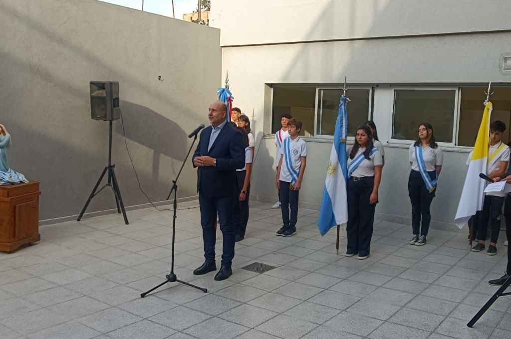 El gobernador estuvo en la inauguración de una escuela en barrio Rucci. Foto:Gentileza: LT8.