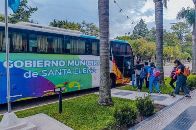 Becan a estudiantes que viajan a La Paz