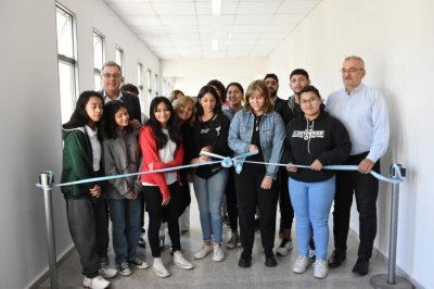 Calvo participó de la inauguración de dos aulas en Escuela Mario R. Vecchioli