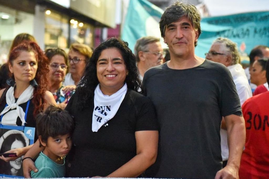 Tatiana Sfiligoy se mudó a Gualeguaychú, buscando una vida más saludable. Allí marcho, junto a su familia, el 24 de marzo. Foto:Foto: Mauricio Ríos
