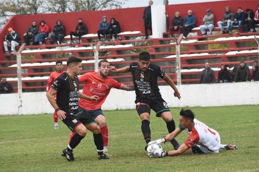 Sportivo Las Parejas derrotó por 1-0 a Independiente en Chivilcoy. Foto:Gentileza: prensa Sportivo Las Parejas.