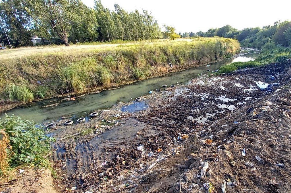 La contaminación en el arroyo Ludueña que serpentea gran parte de la ciudad de Rosario genera preocupación en el Palacio Vasallo. Foto:Archivo.