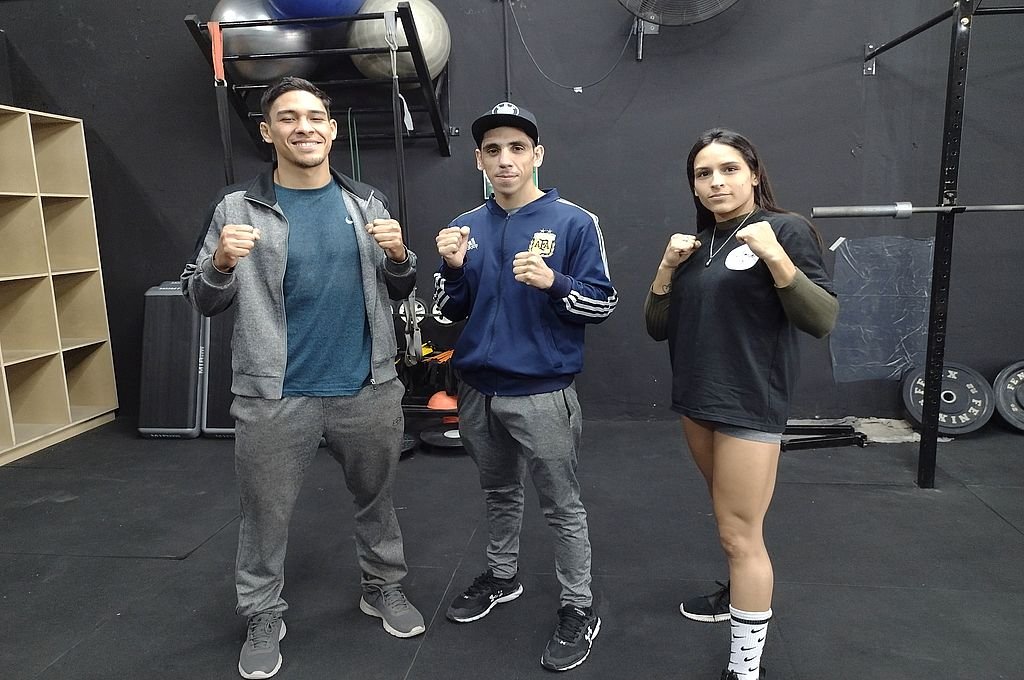 Francisco Solá, Nicolás Pagliaruzza y Lara Arener representarán al boxeo paranaense en el Club Defensores de Colón. Foto:Víctor Ludi 