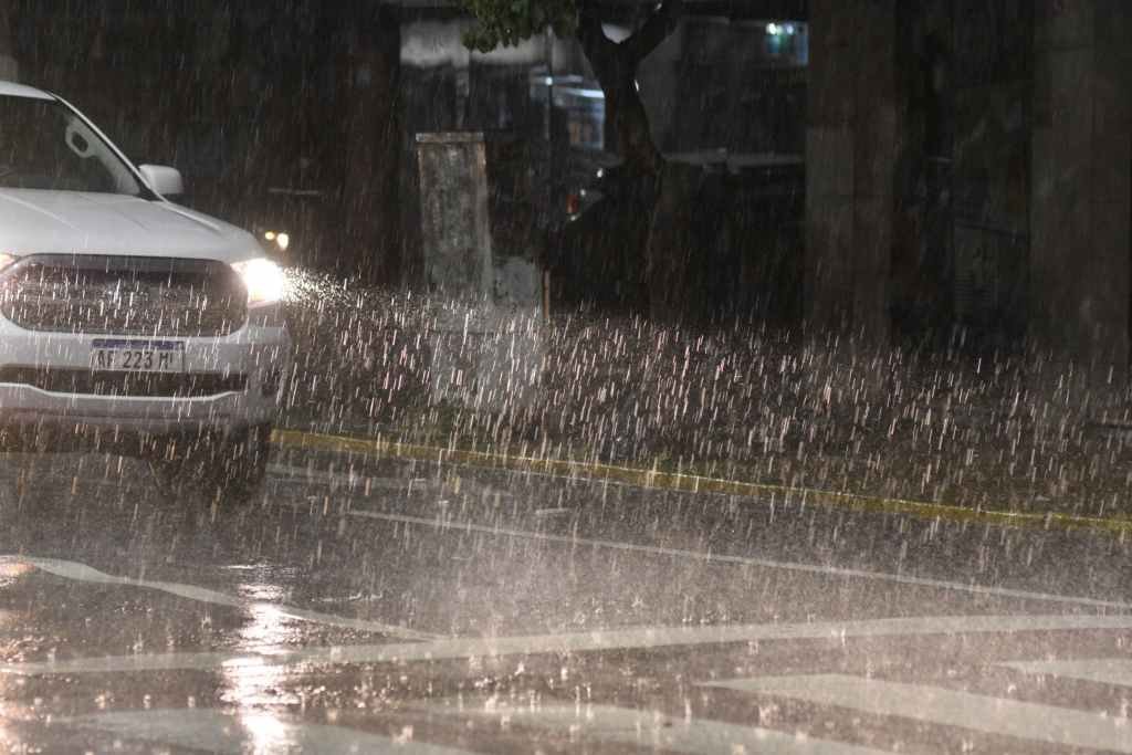 La lluvia fue persistente el miércoles en gran parte de Santa Fe. Como en la capital provincial. Foto:Manuel Fabatía.