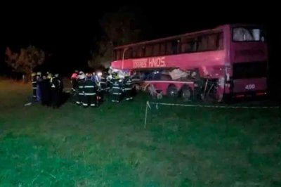 Ruta 34: cinco muertos por un choque entre un ómnibus y un camión