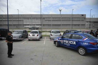 Balearon el complejo penitenciario de zona oeste y una seccional en Rosario - El complejo penitenciario volvió a ser blanco de ataques armados. - 