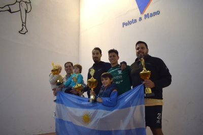 Se jugó en Paraná el Torneo Patrio de pelota a mano