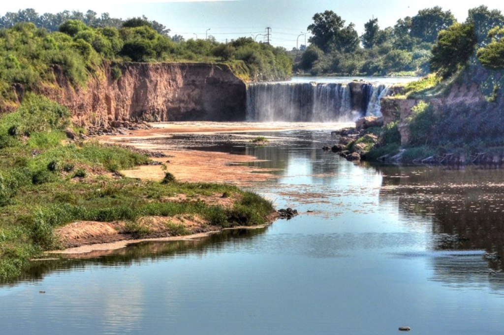 Los trabajos en la cascada del arroyo Saladillo se postergan por un retraso en aportes. Foto:Archivo.
