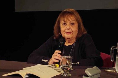 El Trébol: Liliana González dejó conceptos claros sobre la niñez en el teatro Cervantes A sala llena