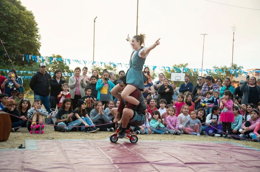 En ese marco, este viernes 21 de julio se llevará adelante el espectáculo “Vuelos” del Circo Lumiere en la Casa de la Cultura (Eva Perón y Laprida), con entrada libre y gratuita, desde las 14:30 horas. Foto:Gentileza