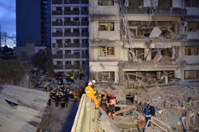 Recuperar vida entre la muerte: la tarea de  los rescatistas durante la explosión en Rosario