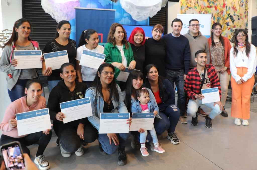 Más de 70 jóvenes se formaron a lo largo del año en Herramientas digitales, Cocina, Panadería y Costura. Foto:Gentileza: prensa Gobierno de Santa Fe.