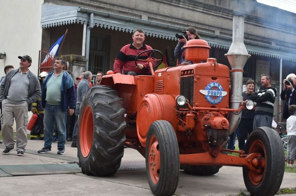 “Luego del acto cívico, por la tarde desde las 15 horas, el Museo de la Colonia llevará a cabo la presentación de sus maquinarias con el posterior desfile de tractores por las calles de la localidad”, destacó Rorhmann. Foto:Gentileza