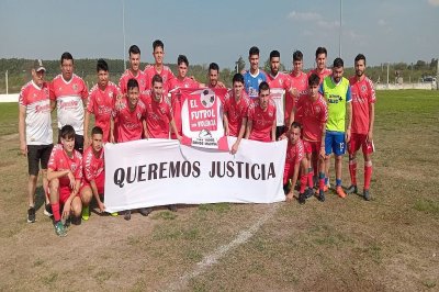 Exigen justicia por el jugador de Independiente brutalmente agredido - Los compañeros del jugador agredido piden justicia.  - 